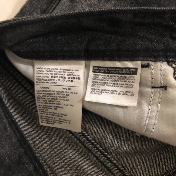 Acid wash high rise Levi shorts - Picture 4 of 7